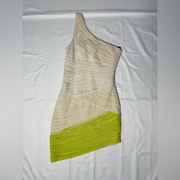 Bebe Chartreuse Ivory Ombré One Shoulder Ruched Ruffle Wiggle Dress XS - Picture 2 of 7